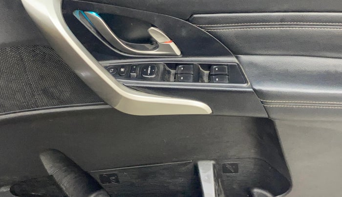2019 Mahindra XUV500 W11 AT, Diesel, Automatic, 85,421 km, Driver Side Door Panels Control