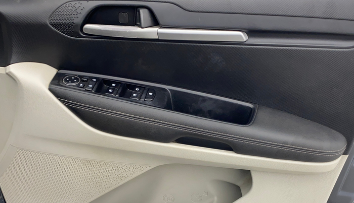 2022 KIA SONET HTX 1.5, Diesel, Manual, 62,110 km, Driver Side Door Panels Control