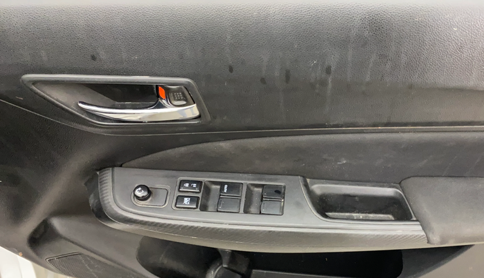 2020 Maruti Swift VXI, Petrol, Manual, 80,344 km, Driver Side Door Panels Control