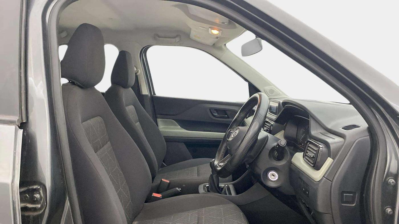 2021 Tata PUNCH ADVENTURE MT, Petrol, Manual, 31,883 km, Right Side Front Door Cabin