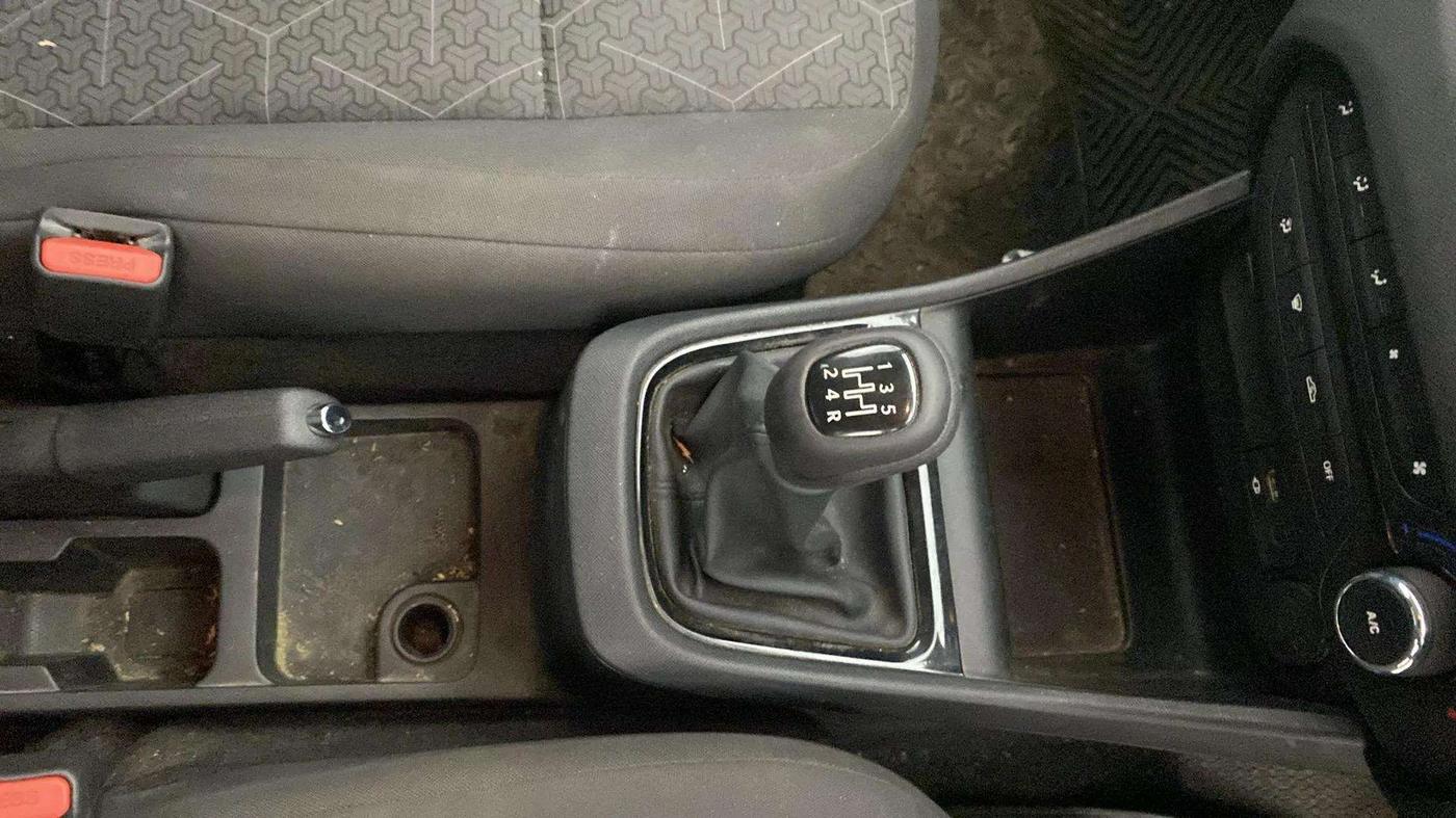 2021 Tata PUNCH ADVENTURE MT, Petrol, Manual, 31,883 km, Gear Lever