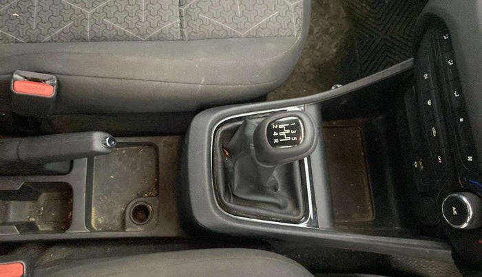 2021 Tata PUNCH ADVENTURE MT, Petrol, Manual, 31,883 km, Gear Lever