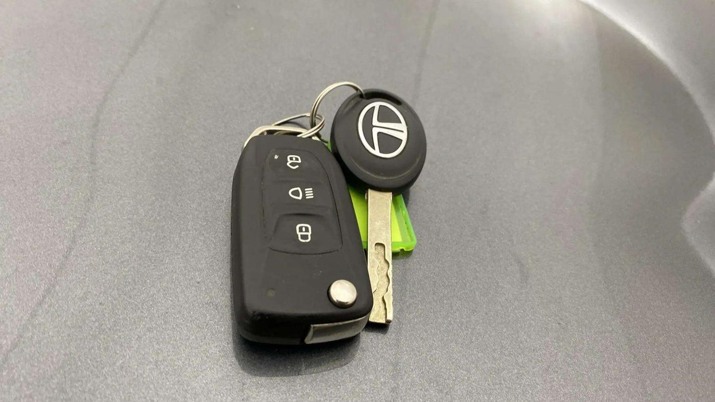 2021 Tata PUNCH ADVENTURE MT, Petrol, Manual, 31,883 km, Key Close Up