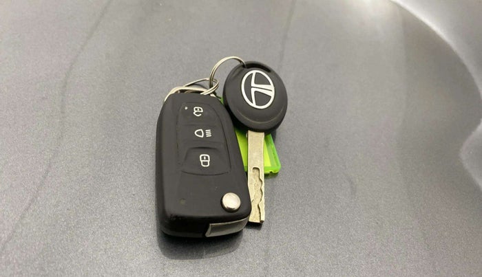 2021 Tata PUNCH ADVENTURE MT, Petrol, Manual, 31,883 km, Key Close Up