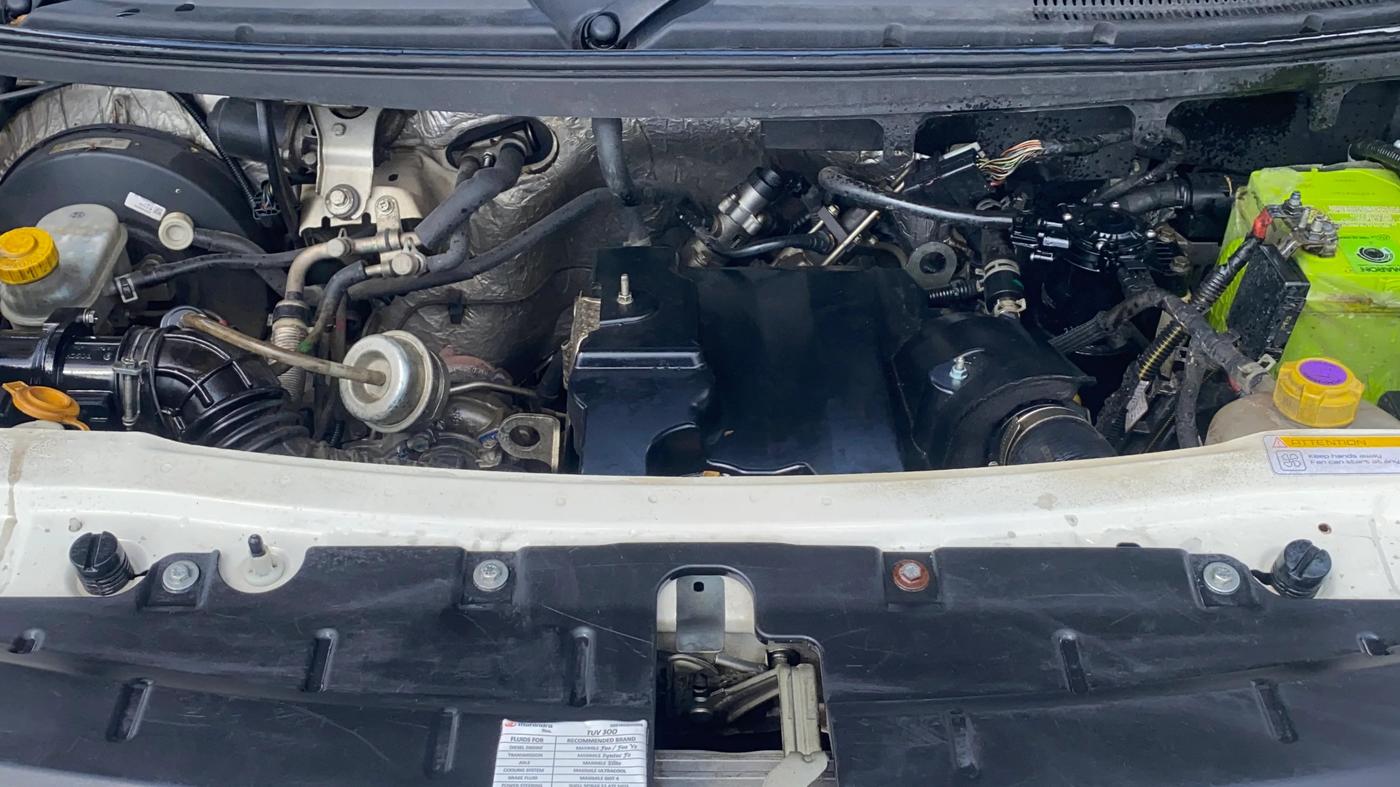2016 Mahindra TUV300 T8, Diesel, Manual, 79,947 km, Engine View