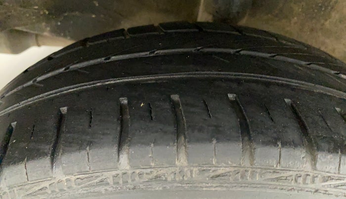 2011 Toyota Etios V, Petrol, Manual, 45,599 km, Right Rear Tyre Tread