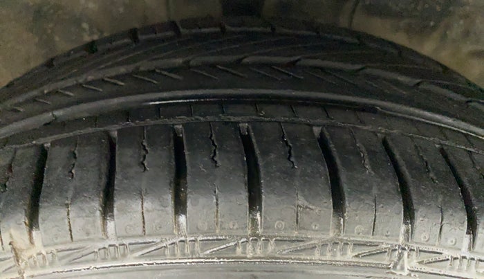 2011 Toyota Etios V, Petrol, Manual, 45,599 km, Right Front Tyre Tread