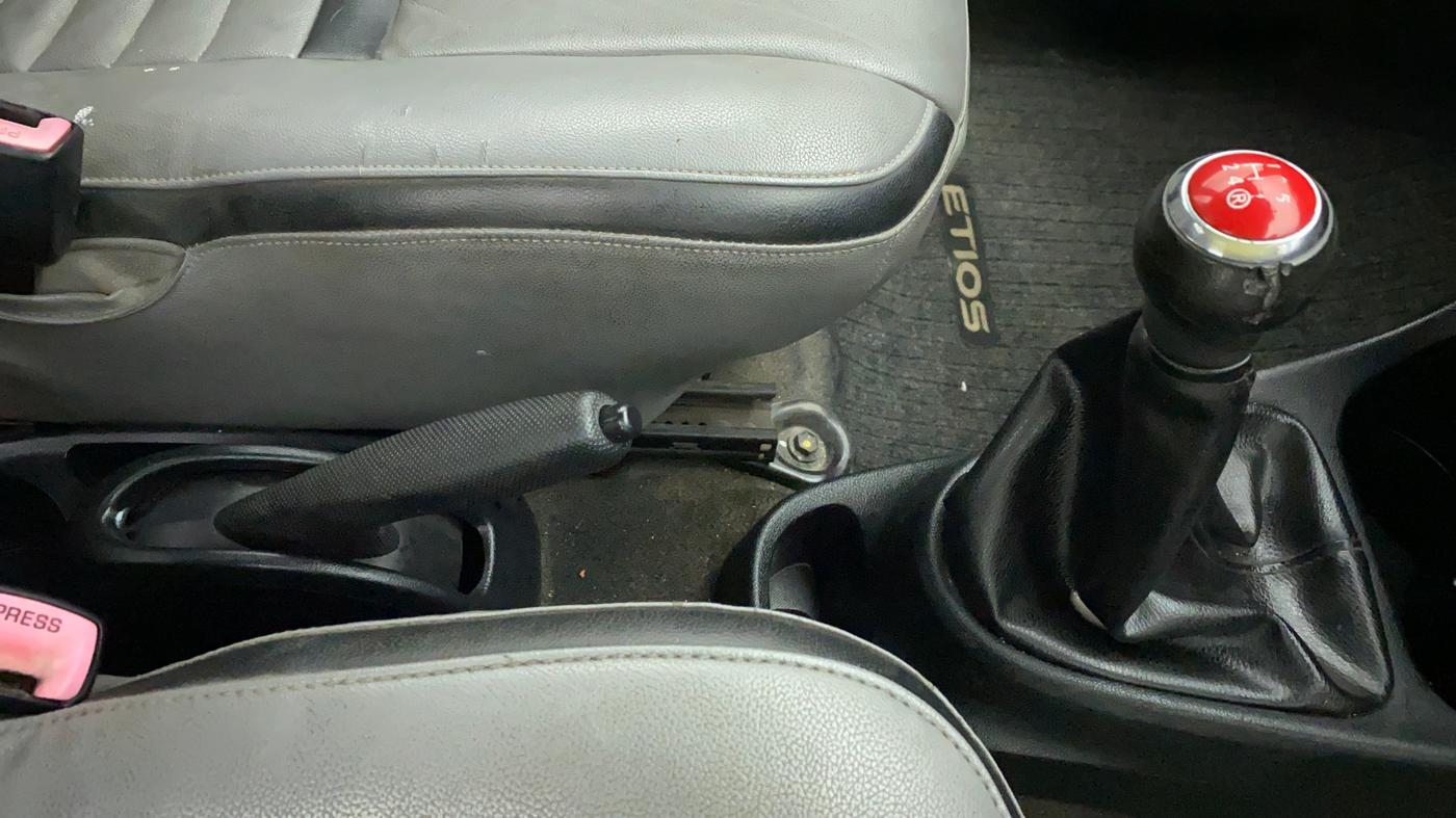 2011 Toyota Etios V, Petrol, Manual, 45,599 km, Gear Lever