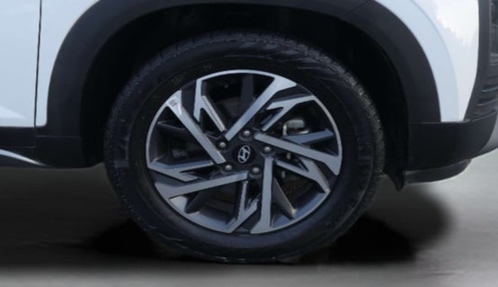 2024 Hyundai Creta SX (O) 1.5 TURBO DCT, Petrol, Automatic, 12,363 km, Right Front Wheel