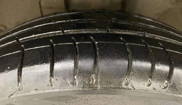 2016 Renault Kwid RXT 0.8, Petrol, Manual, 72,994 km, Left Front Tyre Tread