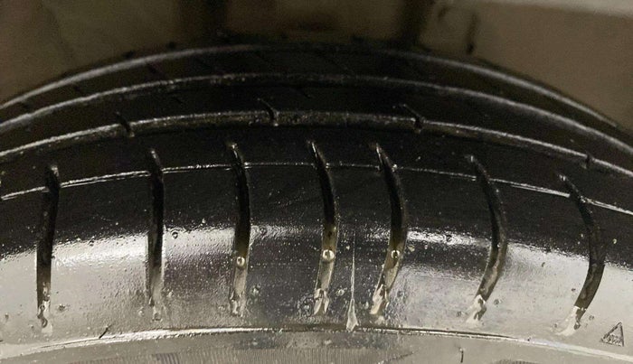 2016 Renault Kwid RXT 0.8, Petrol, Manual, 72,994 km, Right Front Tyre Tread
