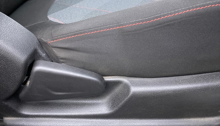 2020 Renault Kwid RXT 1.0 EASY-R  AT, Petrol, Automatic, 24,491 km, Driver Side Adjustment Panel