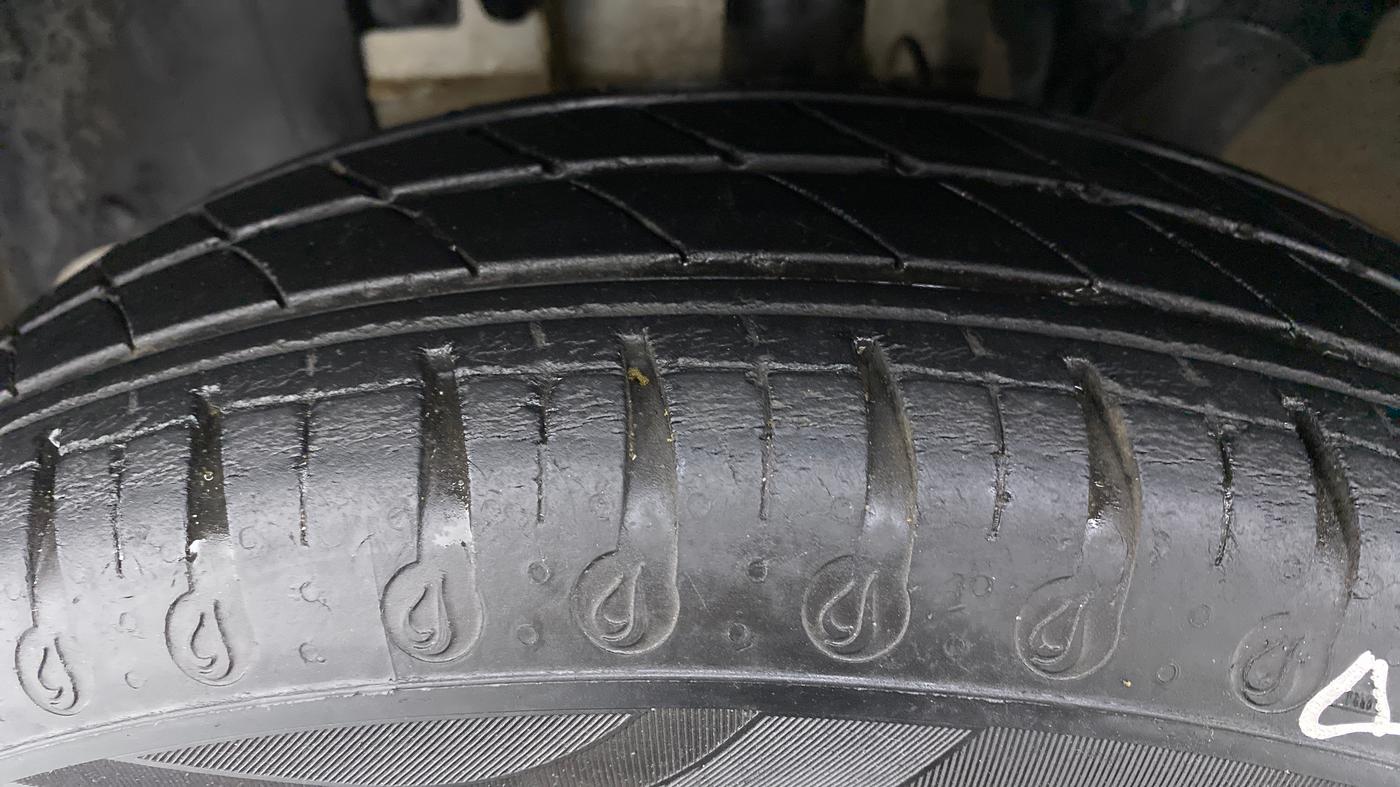 2020 Renault Kwid RXT 1.0 EASY-R  AT, Petrol, Automatic, 24,491 km, Left Front Tyre Tread
