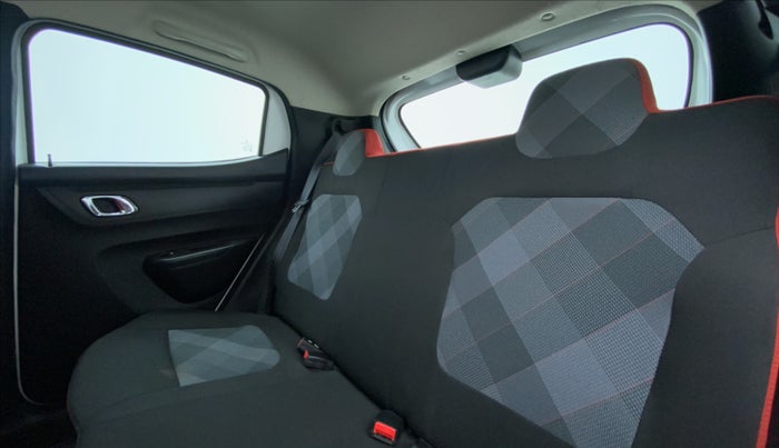 2020 Renault Kwid RXT 1.0 EASY-R  AT, Petrol, Automatic, 24,491 km, Right Side Rear Door Cabin
