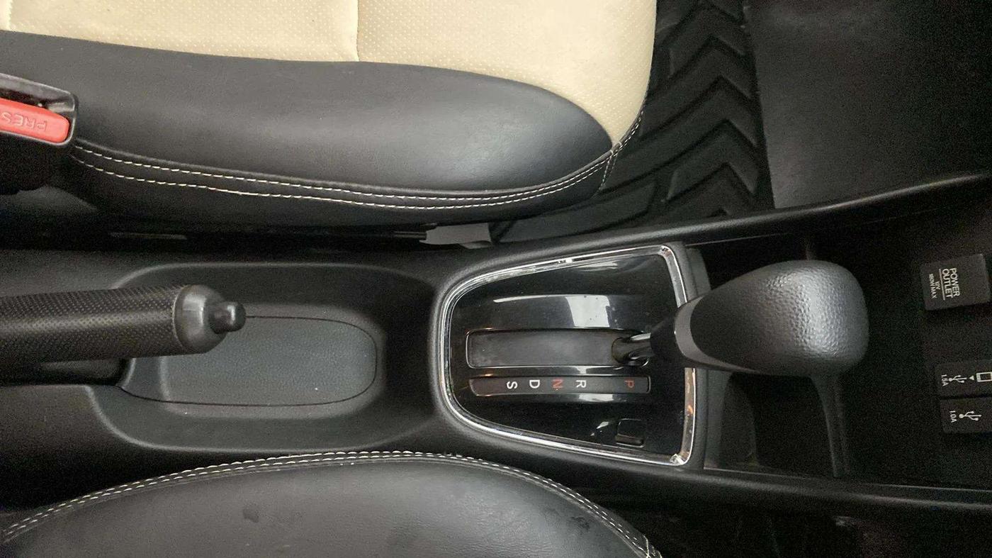 2021 Honda Amaze 1.2L I-VTEC VX CVT, Petrol, Automatic, 20,937 km, Gear Lever