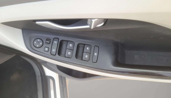 2024 Hyundai Creta SX (O) 1.5 TURBO DCT, Petrol, Automatic, 7,679 km, Driver Side Door Panels Control