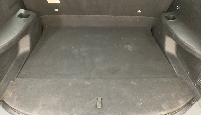 2022 Mahindra XUV700 MX P MT 5 STR, Petrol, Manual, 29,161 km, Boot Inside