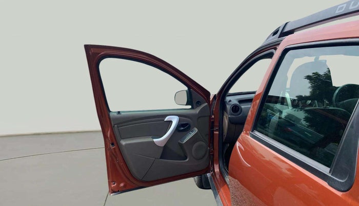 2018 Renault Duster 85 PS RXE DIESEL, Diesel, Manual, 1,13,068 km, LHS Front Door