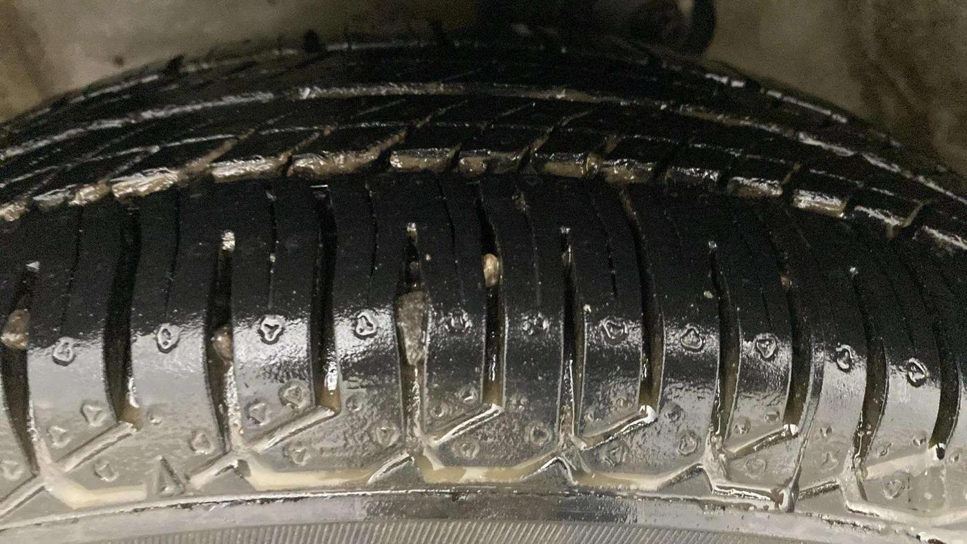 2012 Maruti A Star VXI (ABS) AT, Petrol, Automatic, 68,747 km, Left Front Tyre Tread