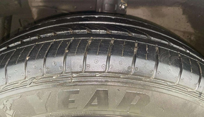 2021 Maruti Ciaz SIGMA 1.5 SHVS MT  PETROL, Petrol, Manual, 36,151 km, Left Front Tyre Tread