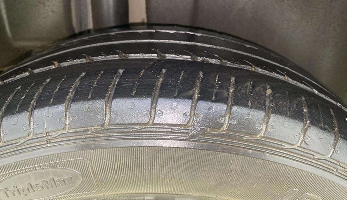 2021 Maruti Ciaz SIGMA 1.5 SHVS MT  PETROL, Petrol, Manual, 36,151 km, Right Rear Tyre Tread