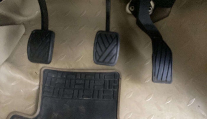 2021 Maruti Ciaz SIGMA 1.5 SHVS MT  PETROL, Petrol, Manual, 36,151 km, Pedals