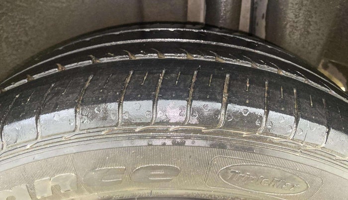 2021 Maruti Ciaz SIGMA 1.5 SHVS MT  PETROL, Petrol, Manual, 36,151 km, Left Rear Tyre Tread