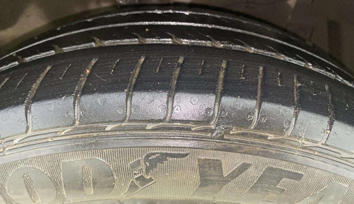 2021 Maruti Ciaz SIGMA 1.5 SHVS MT  PETROL, Petrol, Manual, 36,151 km, Right Front Tyre Tread