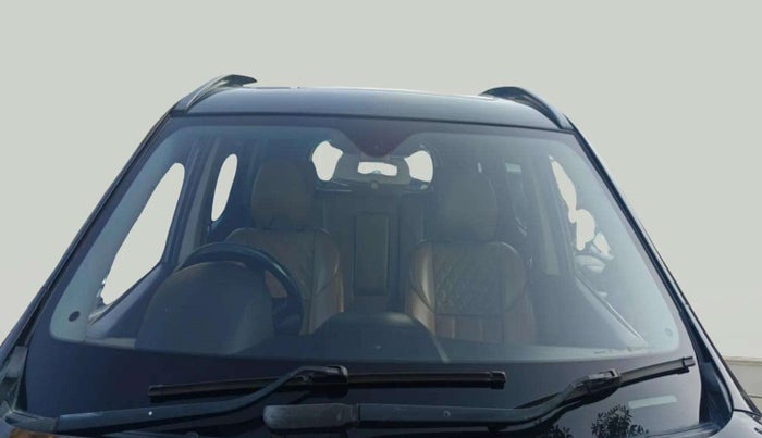 2020 Mahindra XUV500 W11, Diesel, Manual, 1,00,466 km, Front Windshield
