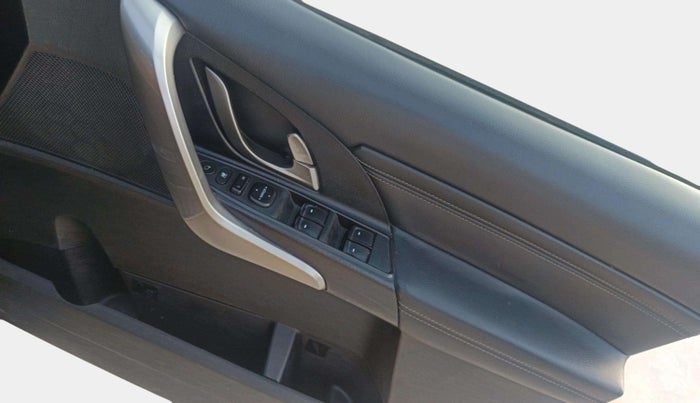 2020 Mahindra XUV500 W11, Diesel, Manual, 1,00,466 km, Driver Side Door Panels Control