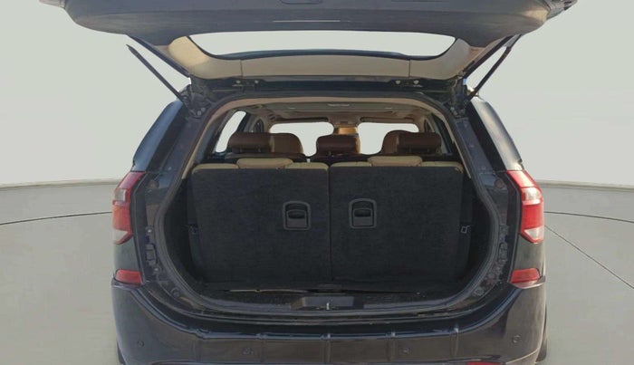 2020 Mahindra XUV500 W11, Diesel, Manual, 1,00,466 km, Boot Inside