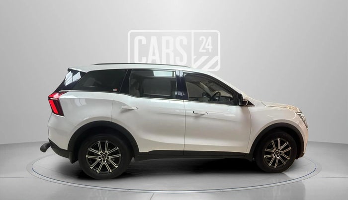 2021 Mahindra XUV700 AX 7 LUXURY P AT 7 STR, Petrol, Automatic, 38,032 km, Right Side View