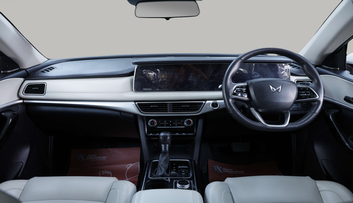 2021 Mahindra XUV700 AX 7 LUXURY P AT 7 STR, Petrol, Automatic, 38,032 km, Dashboard