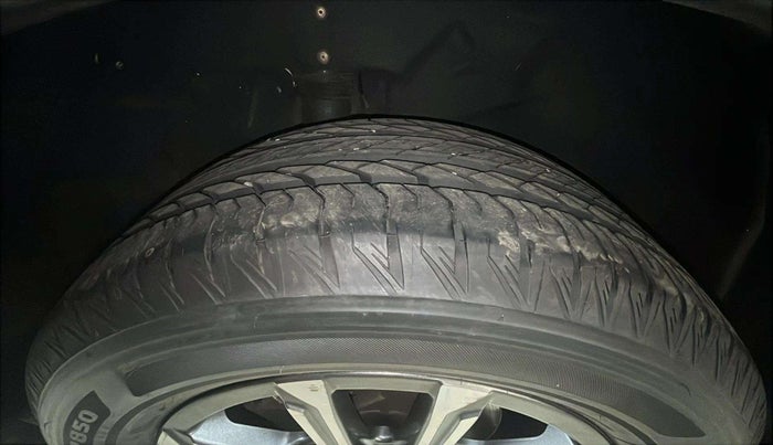2021 Mahindra XUV700 AX 7 LUXURY P AT 7 STR, Petrol, Automatic, 38,032 km, Left Front Tyre Tread