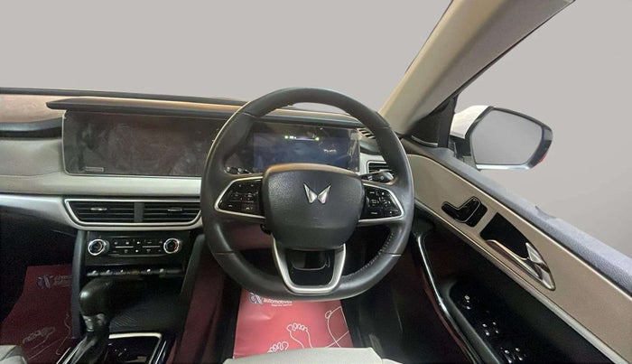 2021 Mahindra XUV700 AX 7 LUXURY P AT 7 STR, Petrol, Automatic, 38,032 km, Steering Wheel Close Up