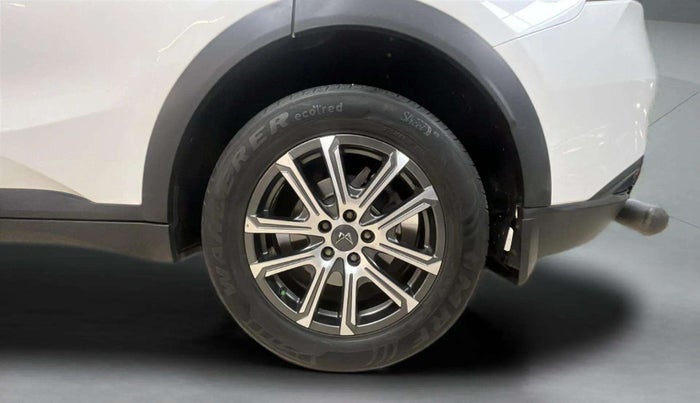 2021 Mahindra XUV700 AX 7 LUXURY P AT 7 STR, Petrol, Automatic, 38,032 km, Left Rear Wheel
