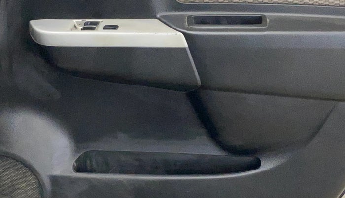 2014 Maruti Wagon R 1.0 LXI, Petrol, Manual, 90,914 km, Driver Side Door Panels Control