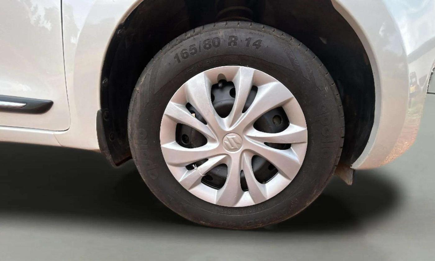 2022 Maruti Swift VXI AMT, Petrol, Automatic, 50,396 km, Right Front Wheel