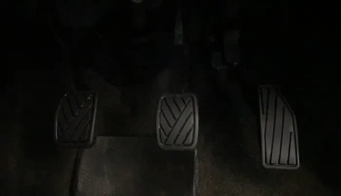 2022 Maruti Swift VXI AMT, Petrol, Automatic, 50,396 km, Pedals