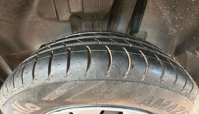 2022 Maruti Swift VXI AMT, Petrol, Automatic, 50,396 km, Right Front Tyre Tread