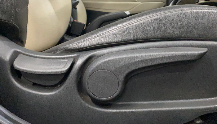 2017 Hyundai Verna 1.6 VTVT SX (O) AT, Petrol, Automatic, 72,278 km, Driver Side Adjustment Panel