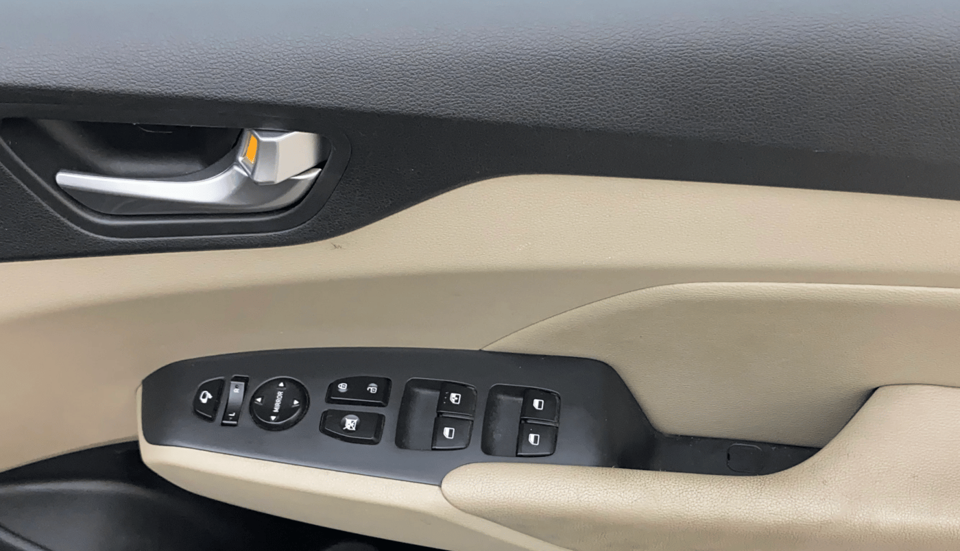 2022 Hyundai Verna SX (O)1.5 VTVT, Petrol, Manual, 36,787 km, Driver Side Door Panels Control