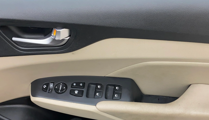 2022 Hyundai Verna SX (O)1.5 VTVT, Petrol, Manual, 36,787 km, Driver Side Door Panels Control