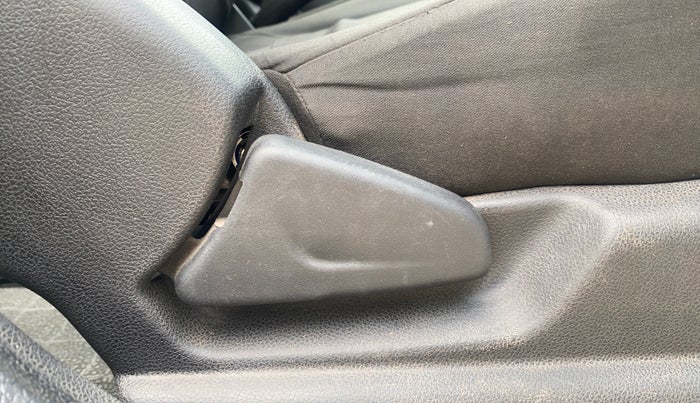 2018 Renault Kwid RXT 1.0 (O), Petrol, Manual, 64,394 km, Driver Side Adjustment Panel