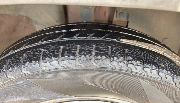 2017 Renault Kwid RXL, Petrol, Manual, 41,567 km, Right Front Tyre Tread