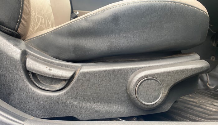 2015 Hyundai Xcent S (O) 1.2, Petrol, Manual, 1,39,077 km, Driver Side Adjustment Panel