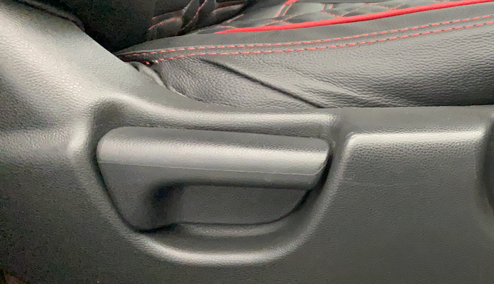 2017 Honda WR-V 1.5L I-DTEC VX MT, Diesel, Manual, 98,701 km, Driver Side Adjustment Panel