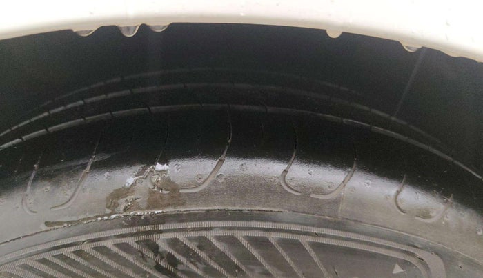 2021 Mercedes Benz E Class E 200 EXCLUSIVE, Petrol, Automatic, 28,107 km, Right Front Tyre Tread