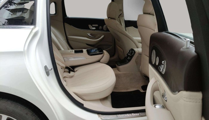 2021 Mercedes Benz E Class E 200 EXCLUSIVE, Petrol, Automatic, 28,107 km, Right Side Rear Door Cabin