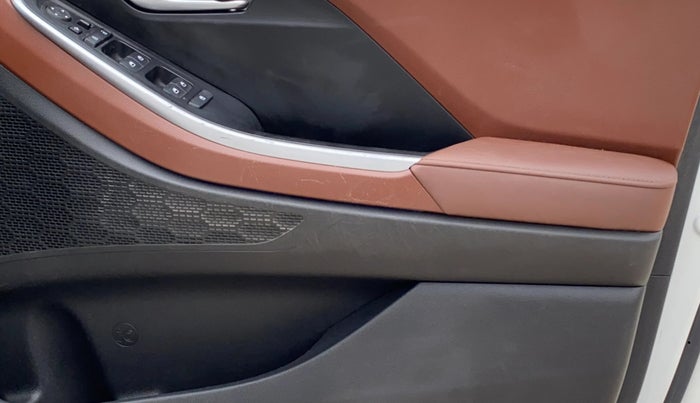 2023 Hyundai ALCAZAR 2.0 SIGNATURE (O) AT 7STR, Petrol, Automatic, 28,041 km, Driver Side Door Panels Control